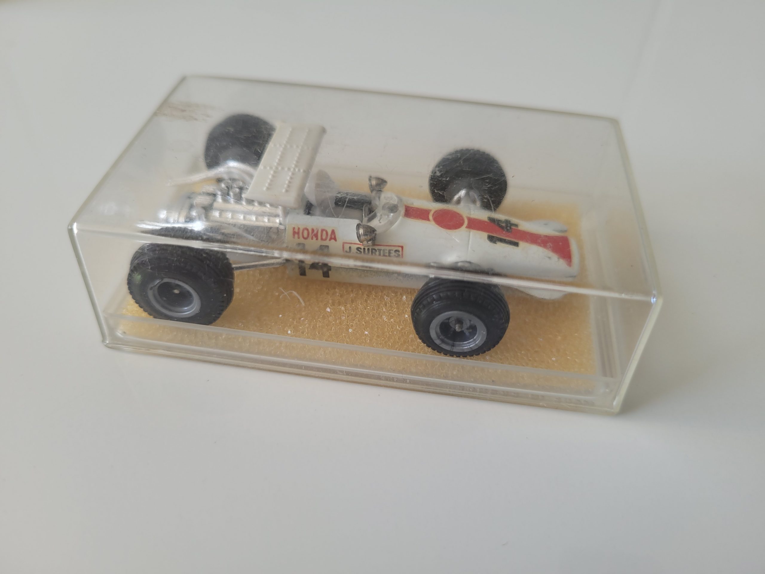 3 scale models, Surtees, Beltoise, Hill - Image 4