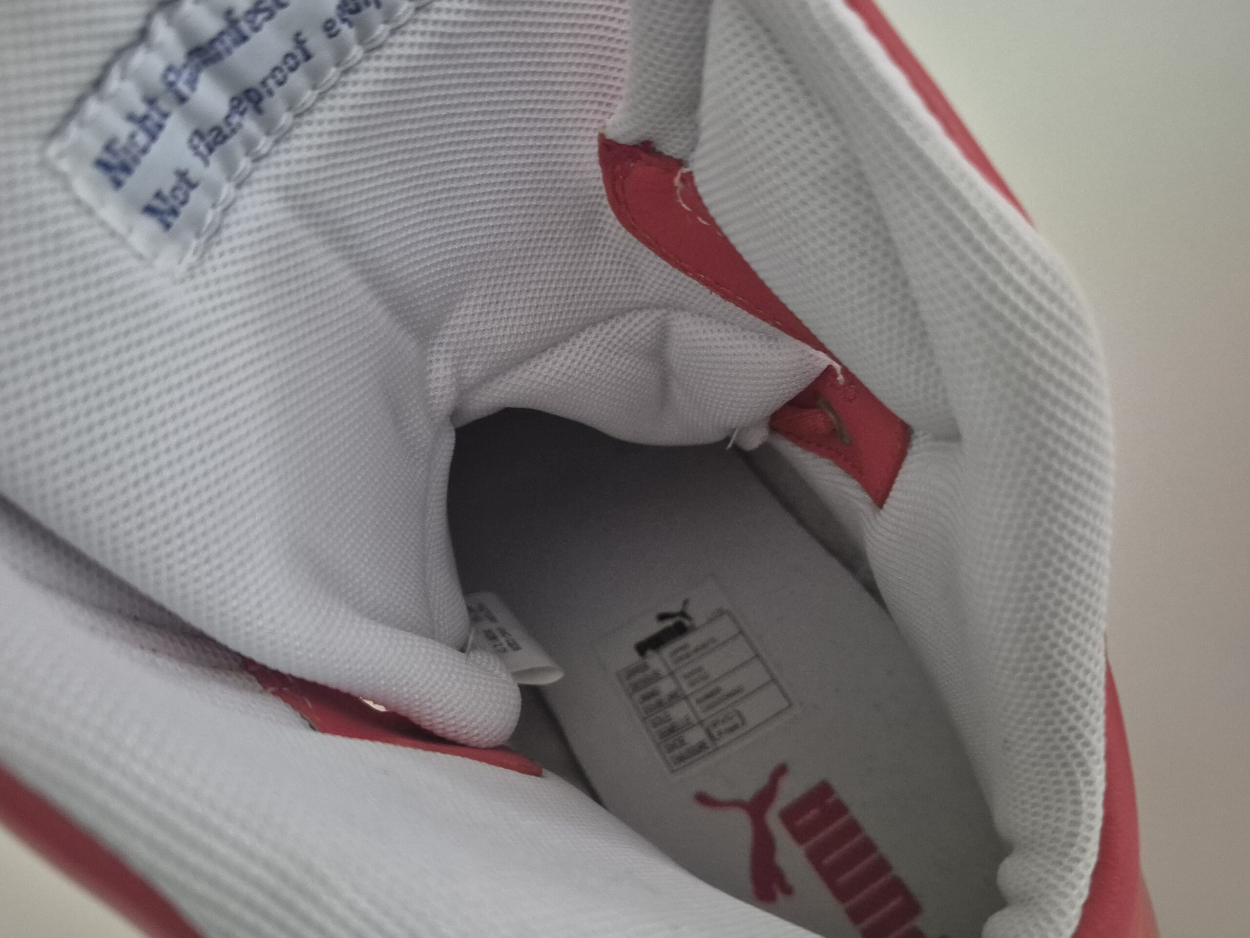 Puma Ferrari F1 Boots – Both Signed by Kimi Räikkönen - Image 8